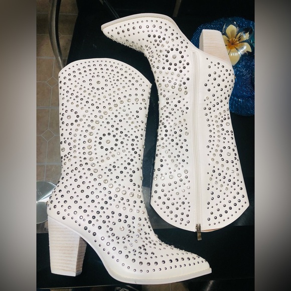 Corkys White and Silver Heeled Cowboy Boots with Intricate Design - Picture 10 of 16